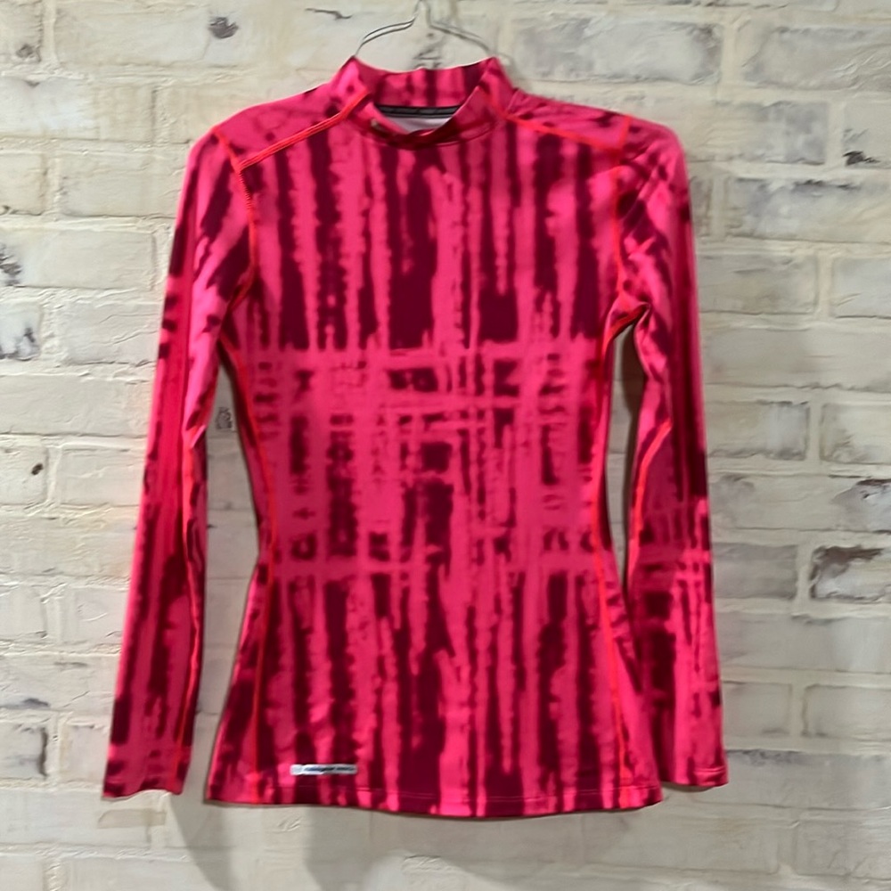 H.  Like New Pink Under-Armour Active Wear Top. SM